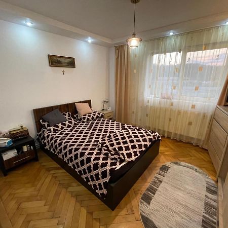 Apartament Atmosphere Apartment Petrosani Ngoại thất bức ảnh